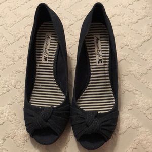 American Eagle wedge shoes